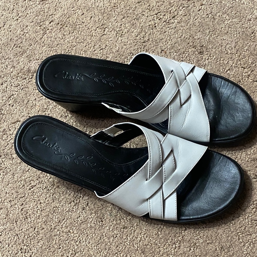 Clarks Women's Black and White Leather Sandals Size 7.5M Summer Wedding Guest
